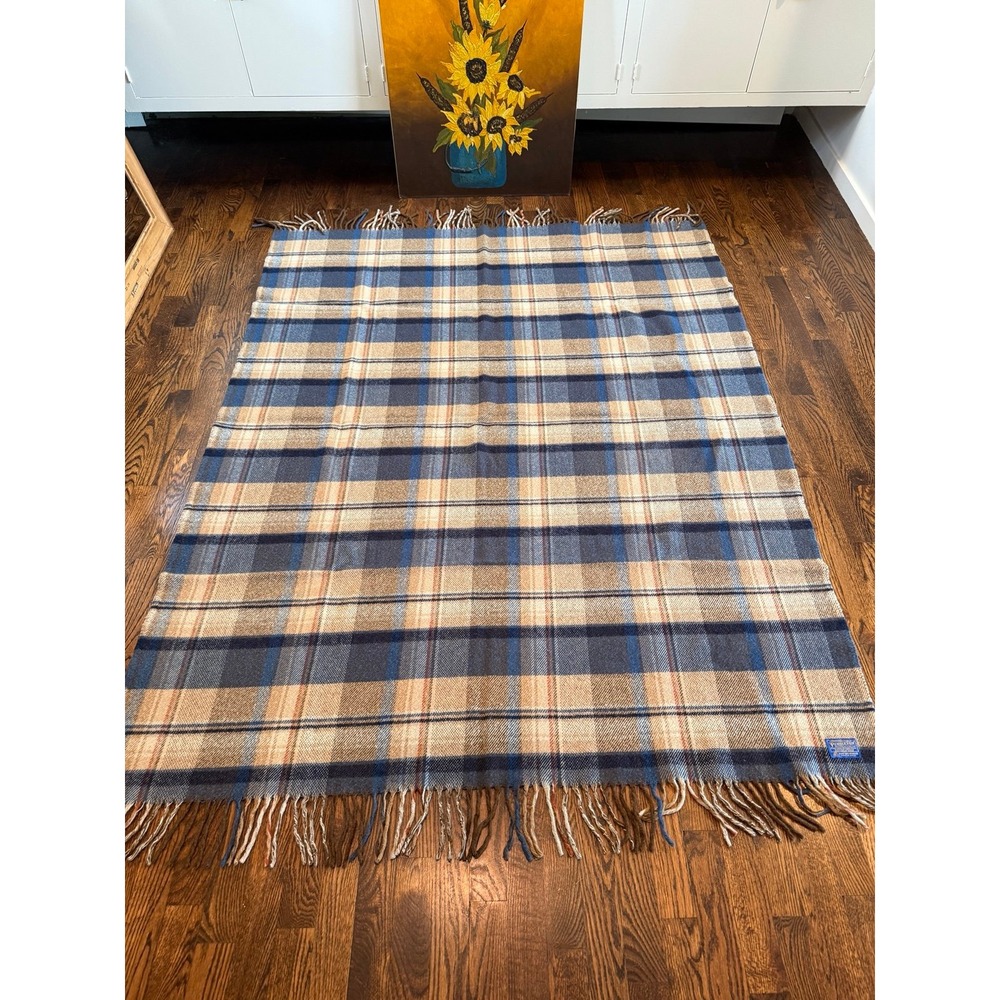 Vintage Pendleton Stadium Throw' robe in a bag'.